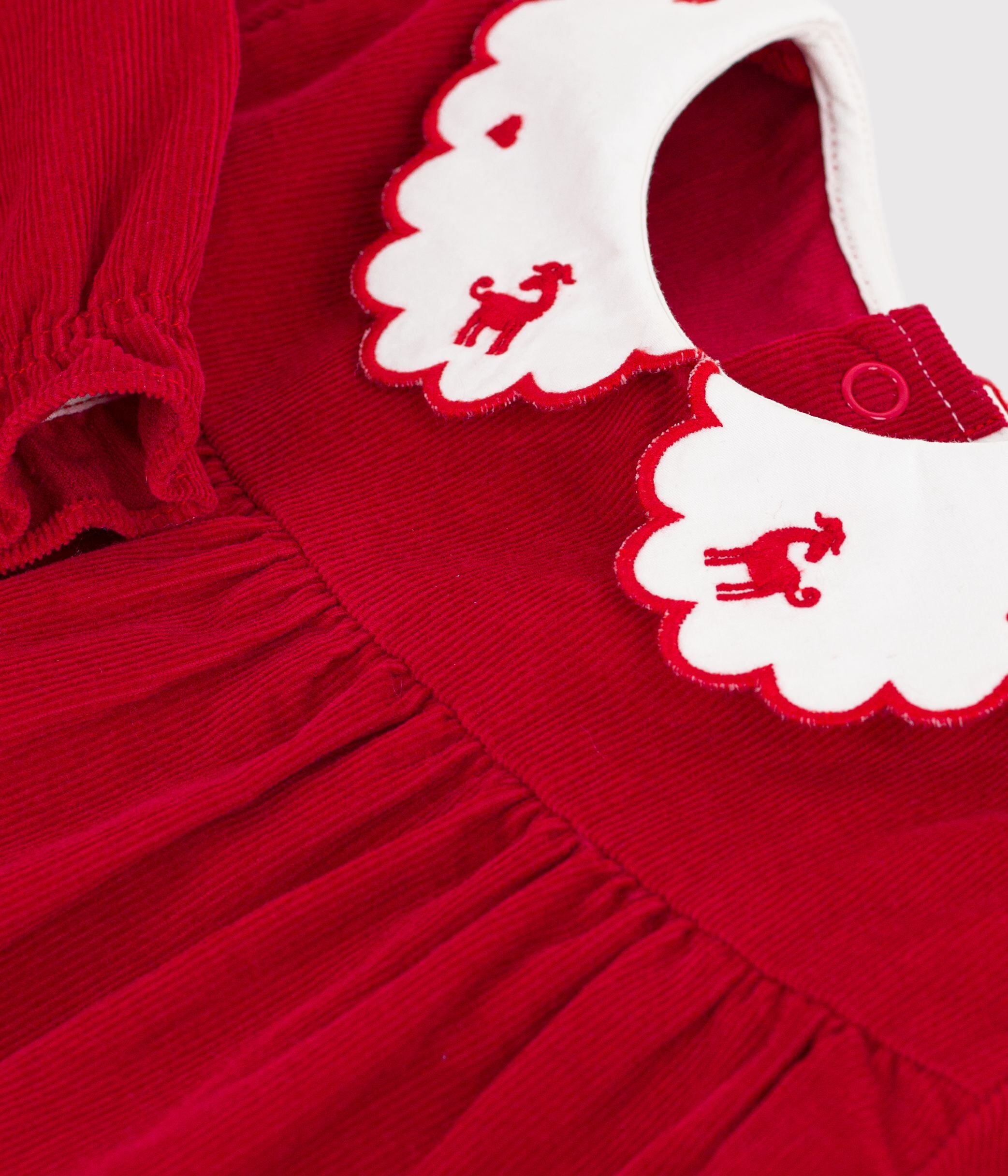 robe-bébé-en-velours-manches-longues-et-col-brodé
