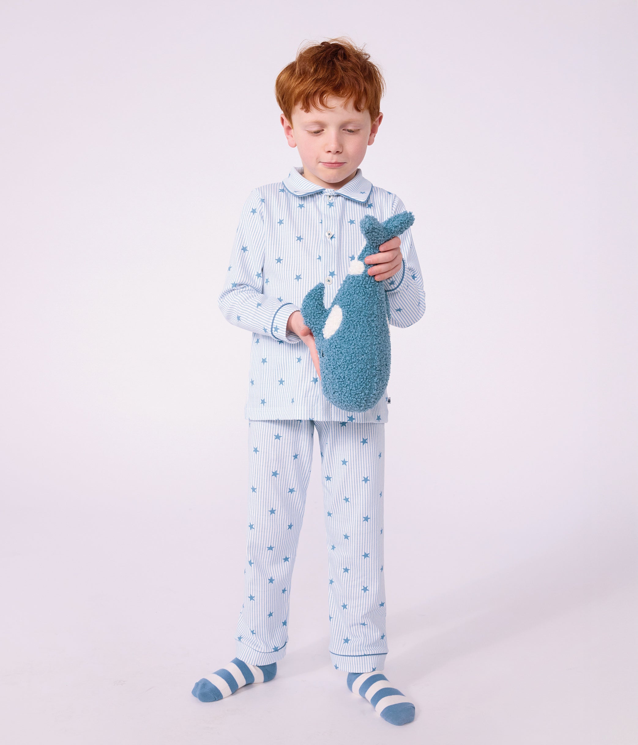 pyjama-boutonné-enfant-en-coton-imprimé-étoiles