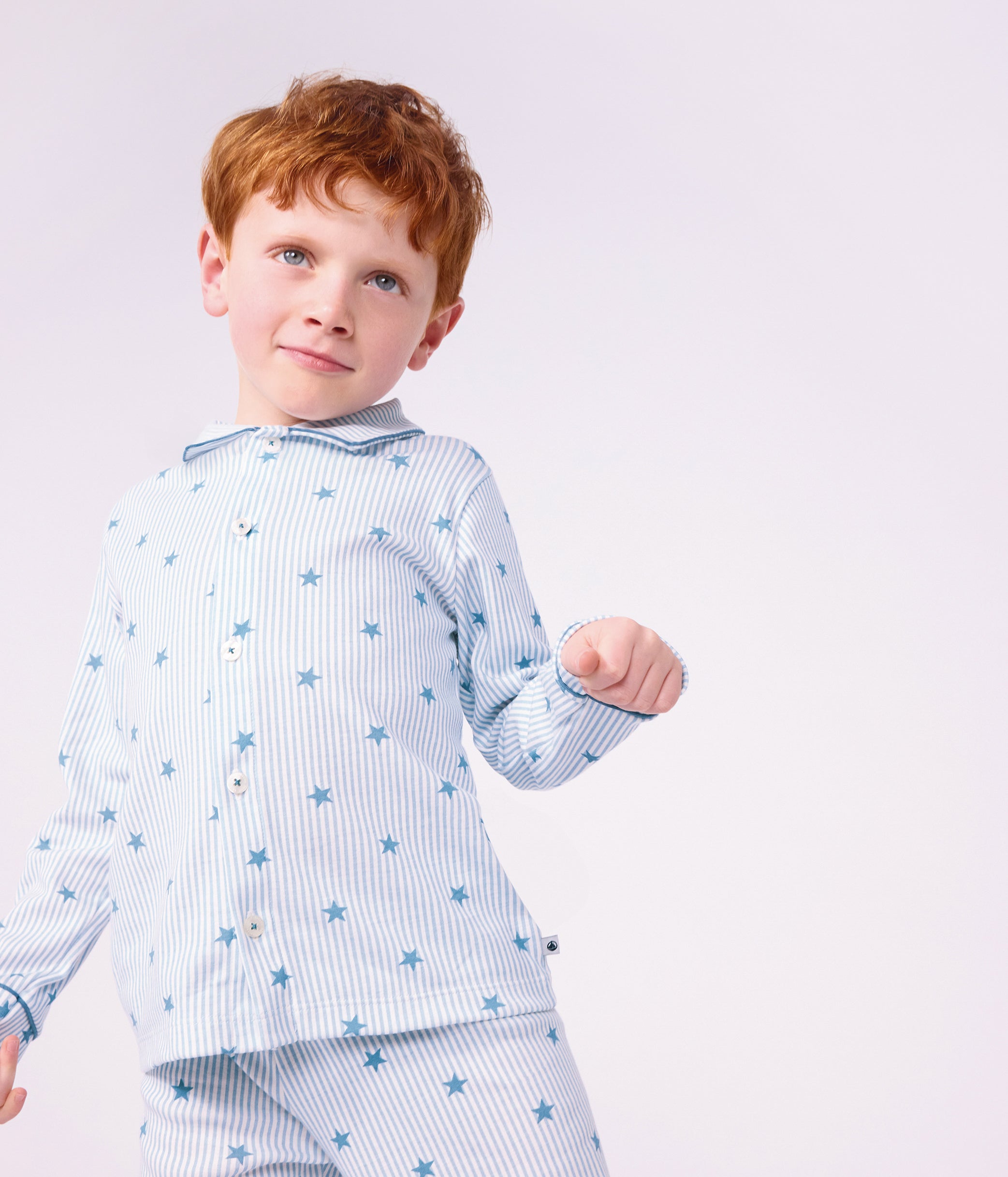 pyjama-boutonné-enfant-en-coton-imprimé-étoiles
