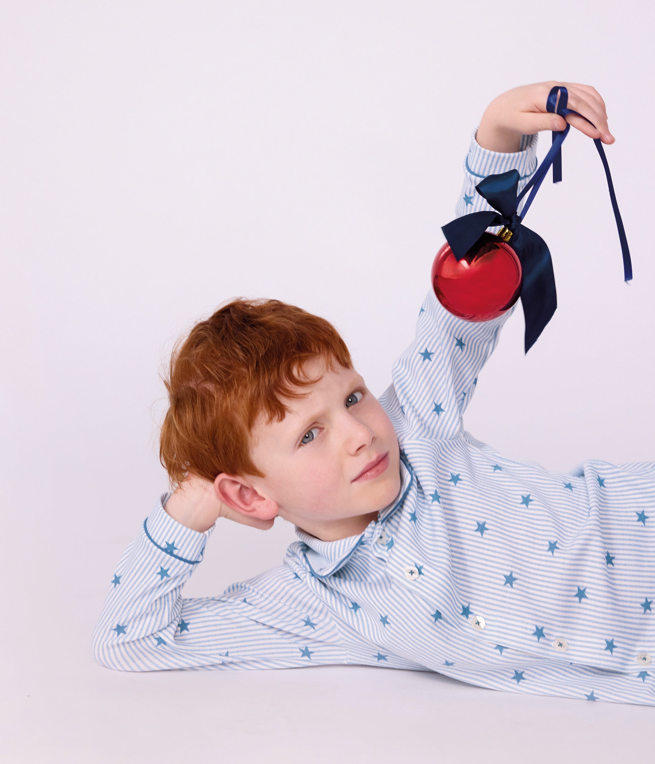 pyjama-boutonné-enfant-en-coton-imprimé-étoiles