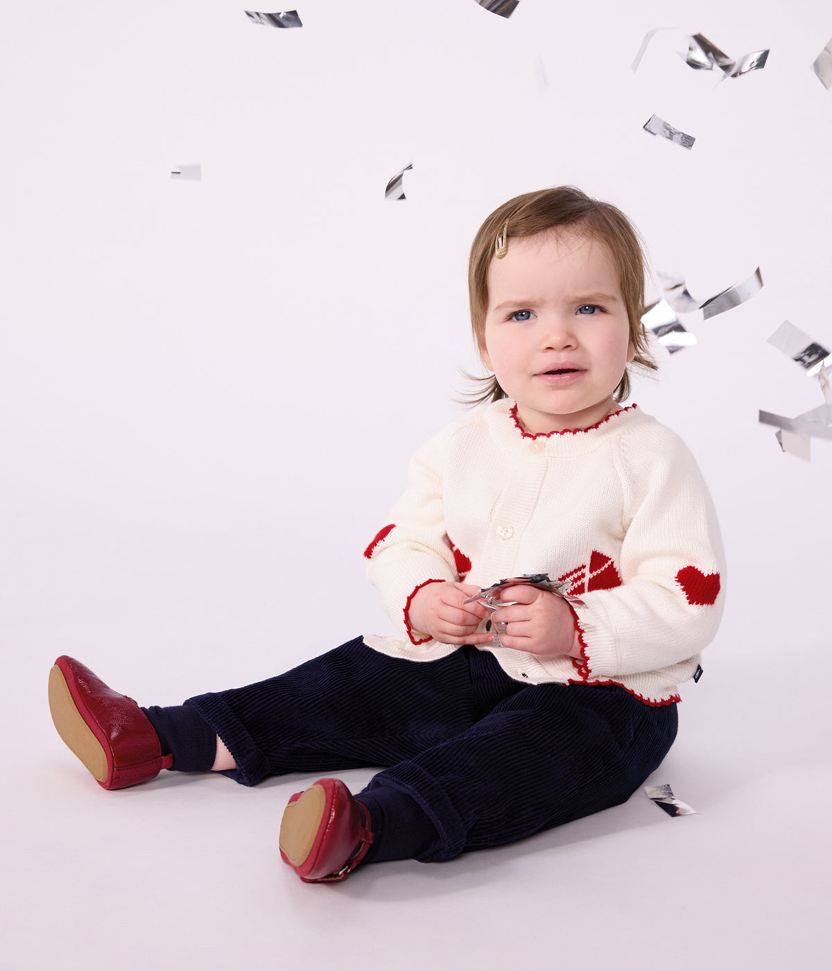 cardigan-bébé-en-tricot-laine-et-coton-et-motifs-jacquards