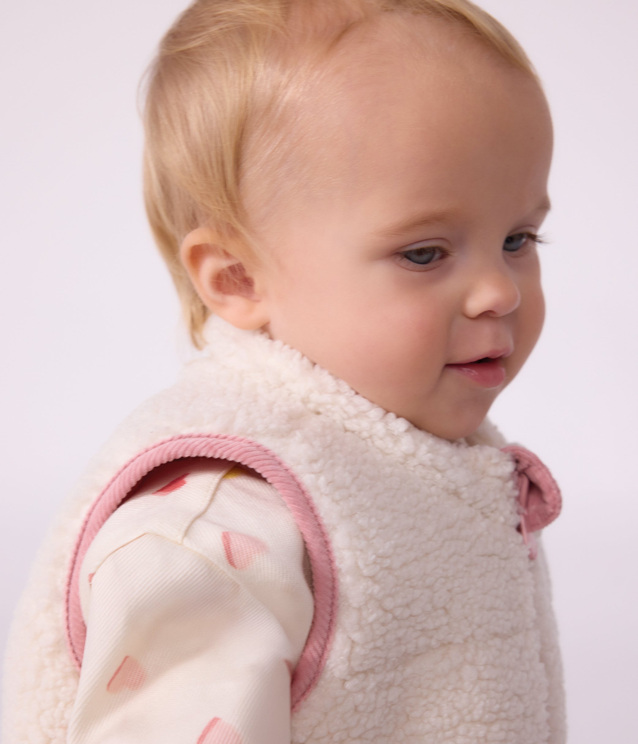 doudoune-bébé-sans-manches-en-velours-réversible-sherpa