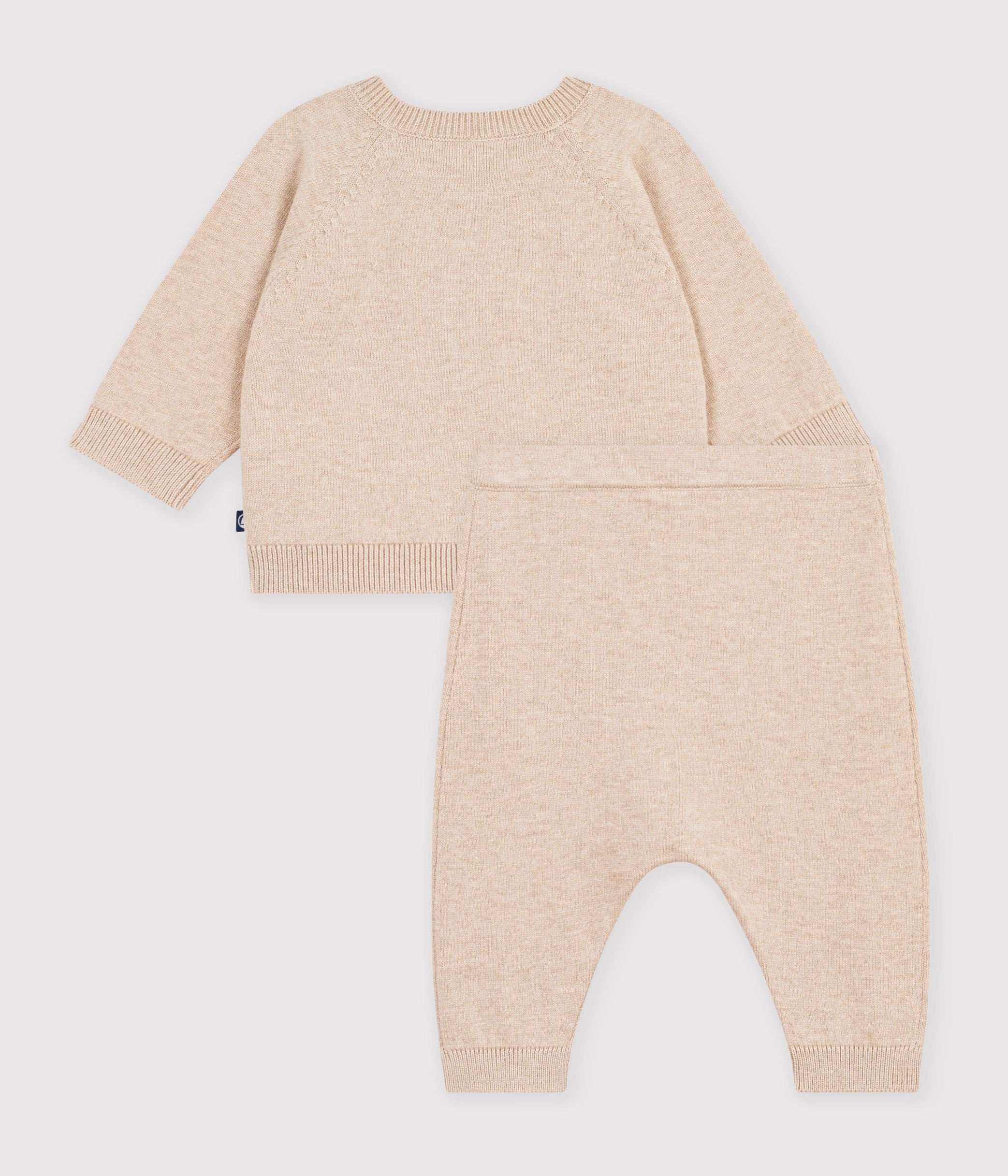 ensemble-bébé-en-tricot-à-motif