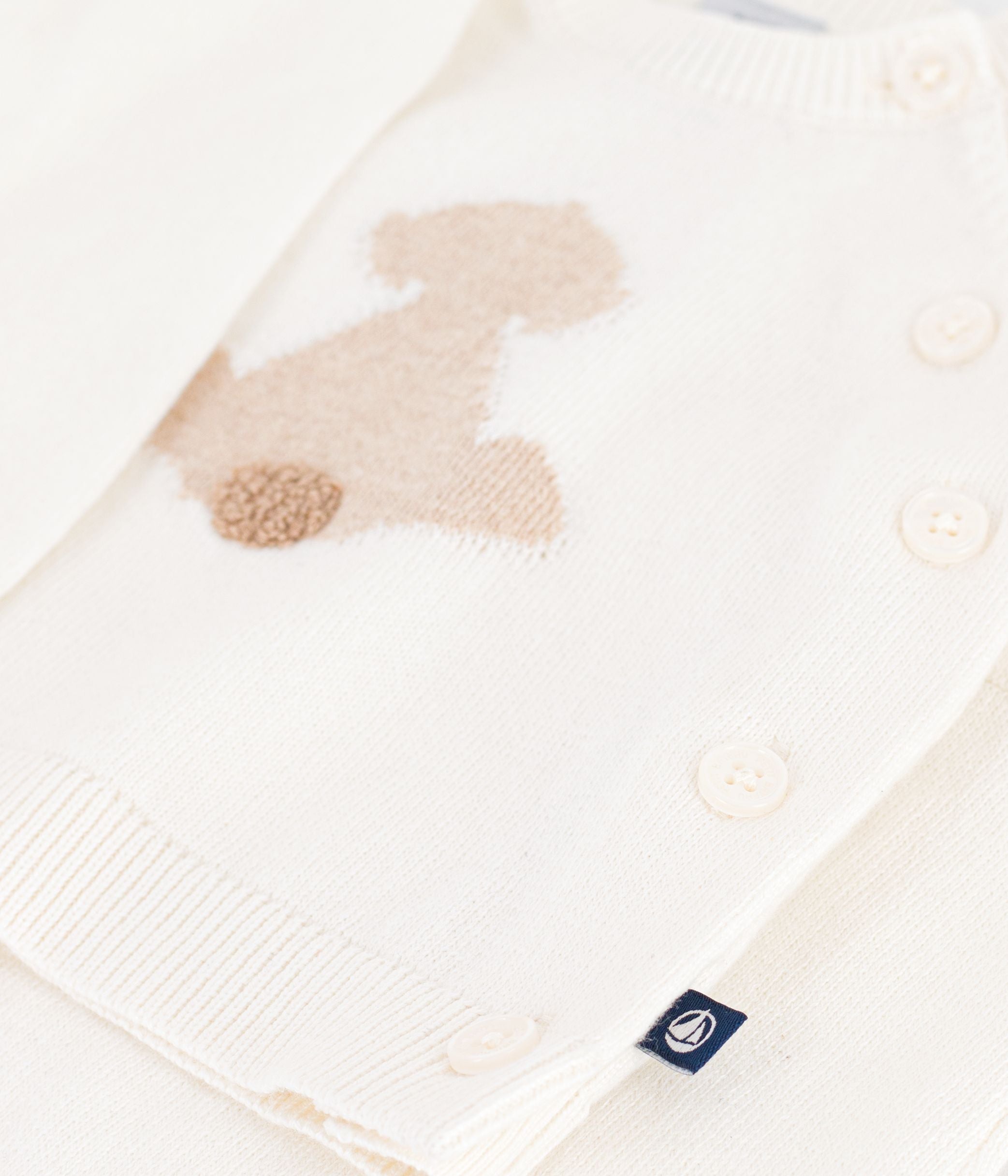 ensemble-bébé-en-tricot-à-motif