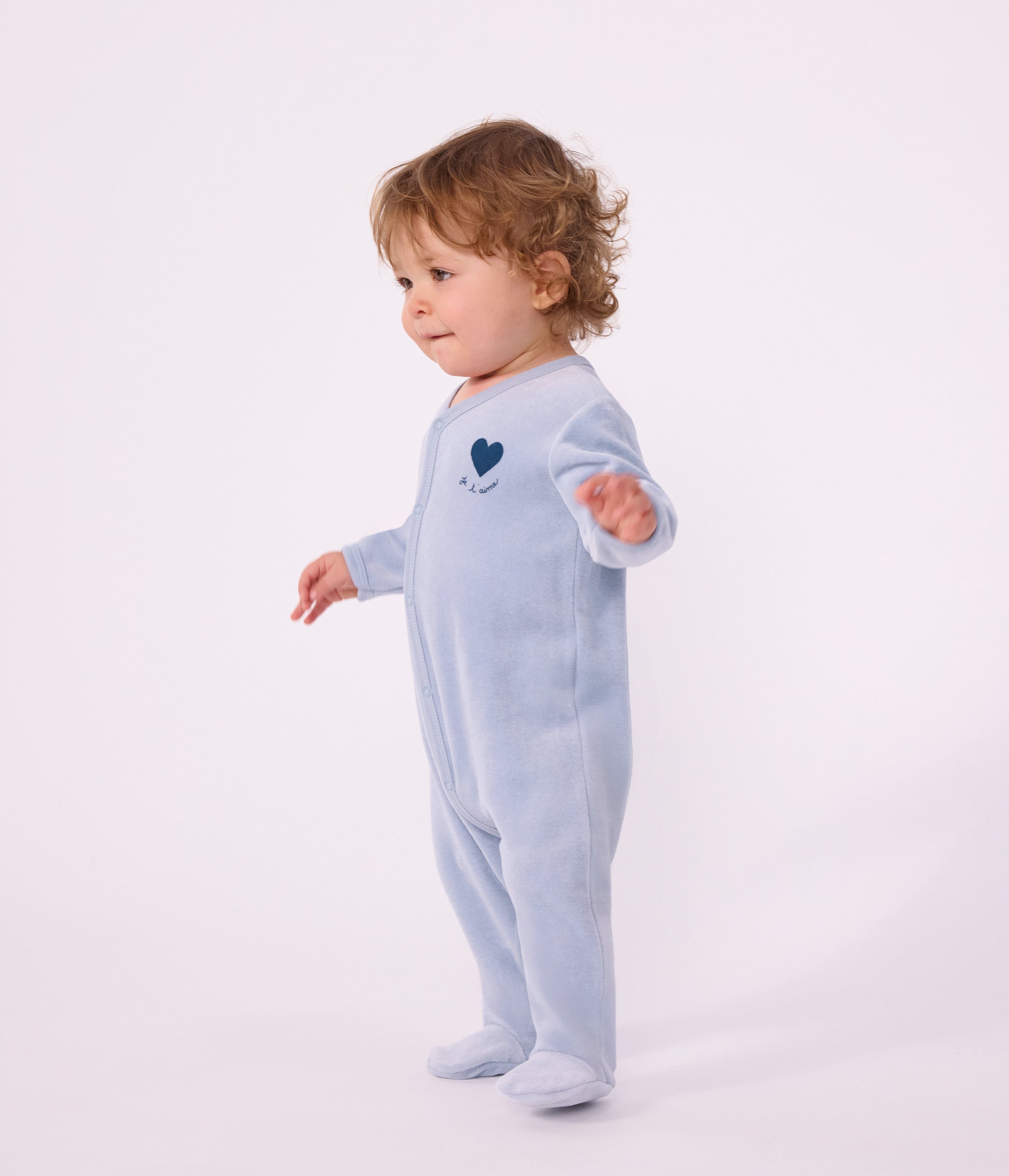 pyjama-bébé-en-velours-uni-avec-motif-placé
