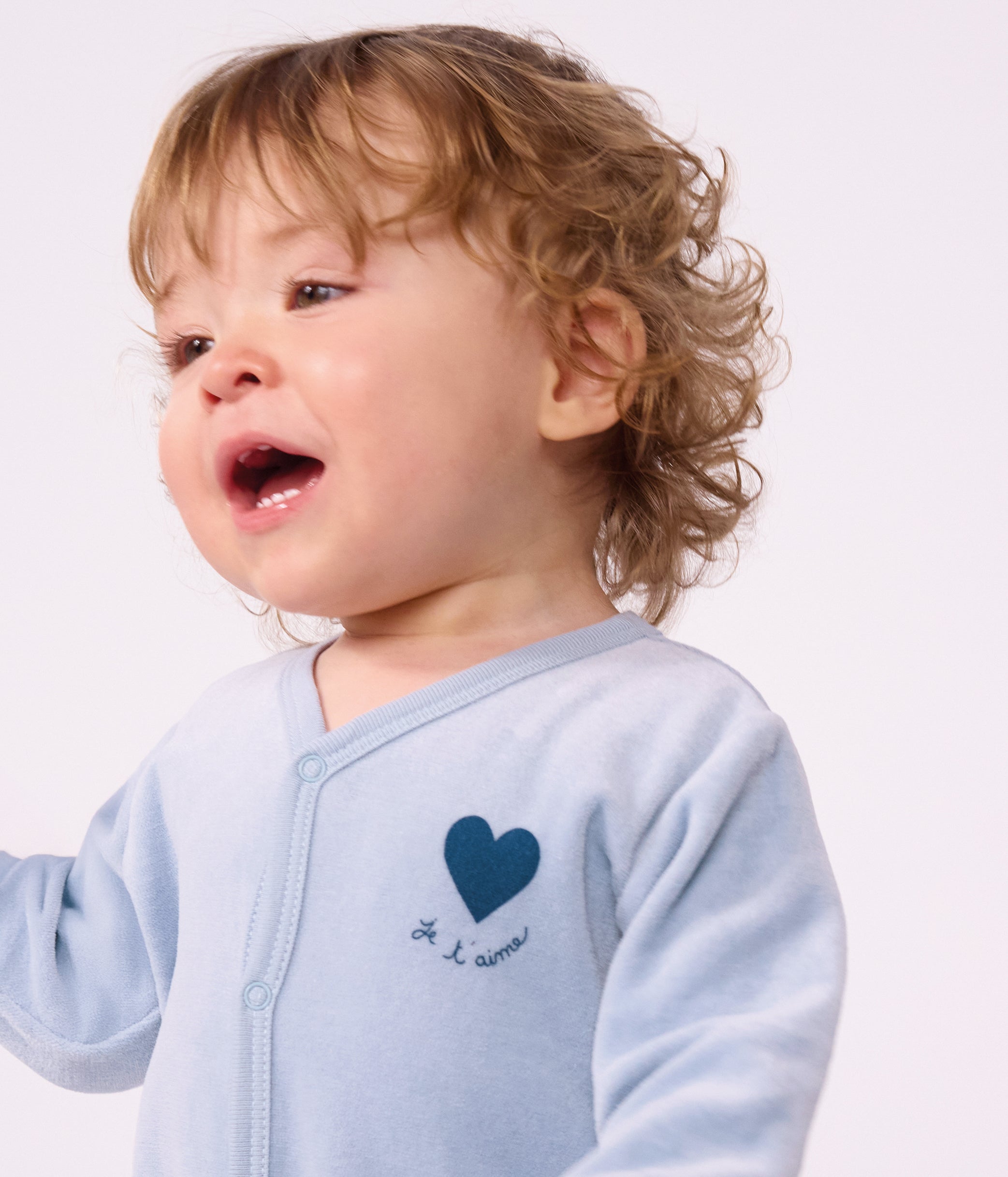 pyjama-bébé-en-velours-uni-avec-motif-placé