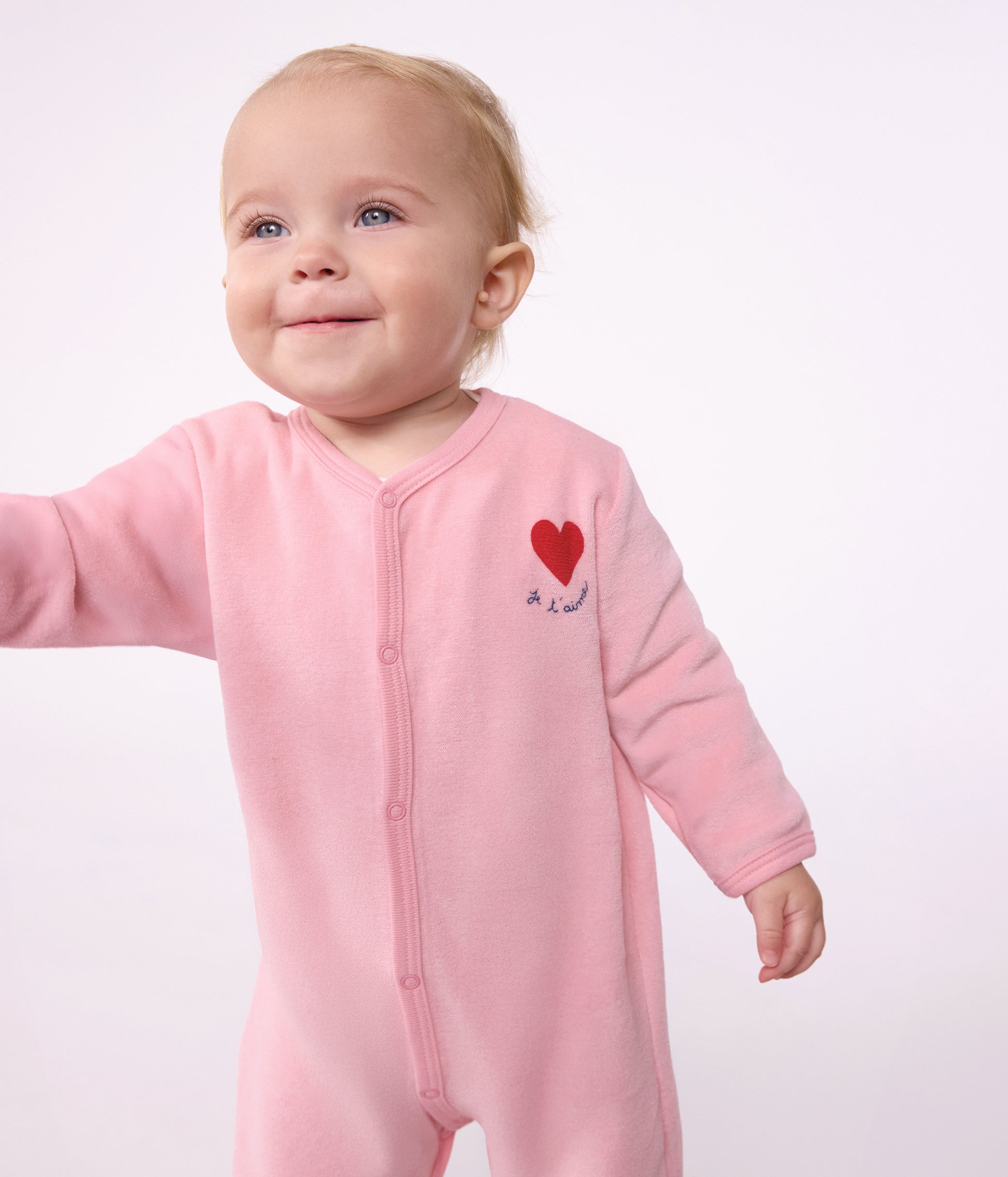 pyjama-bébé-en-velours-uni-avec-motif-placé