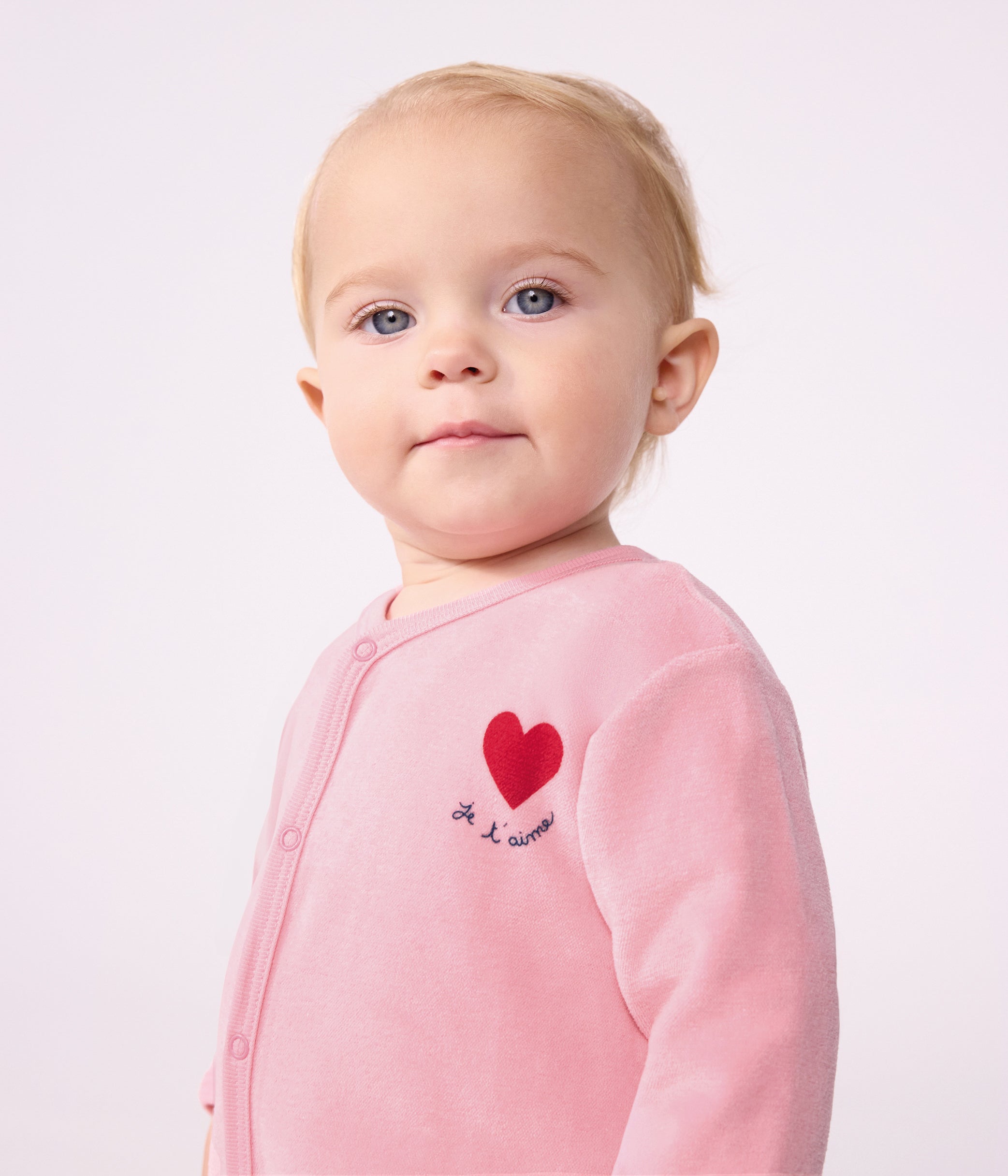 pyjama-bébé-en-velours-uni-avec-motif-placé