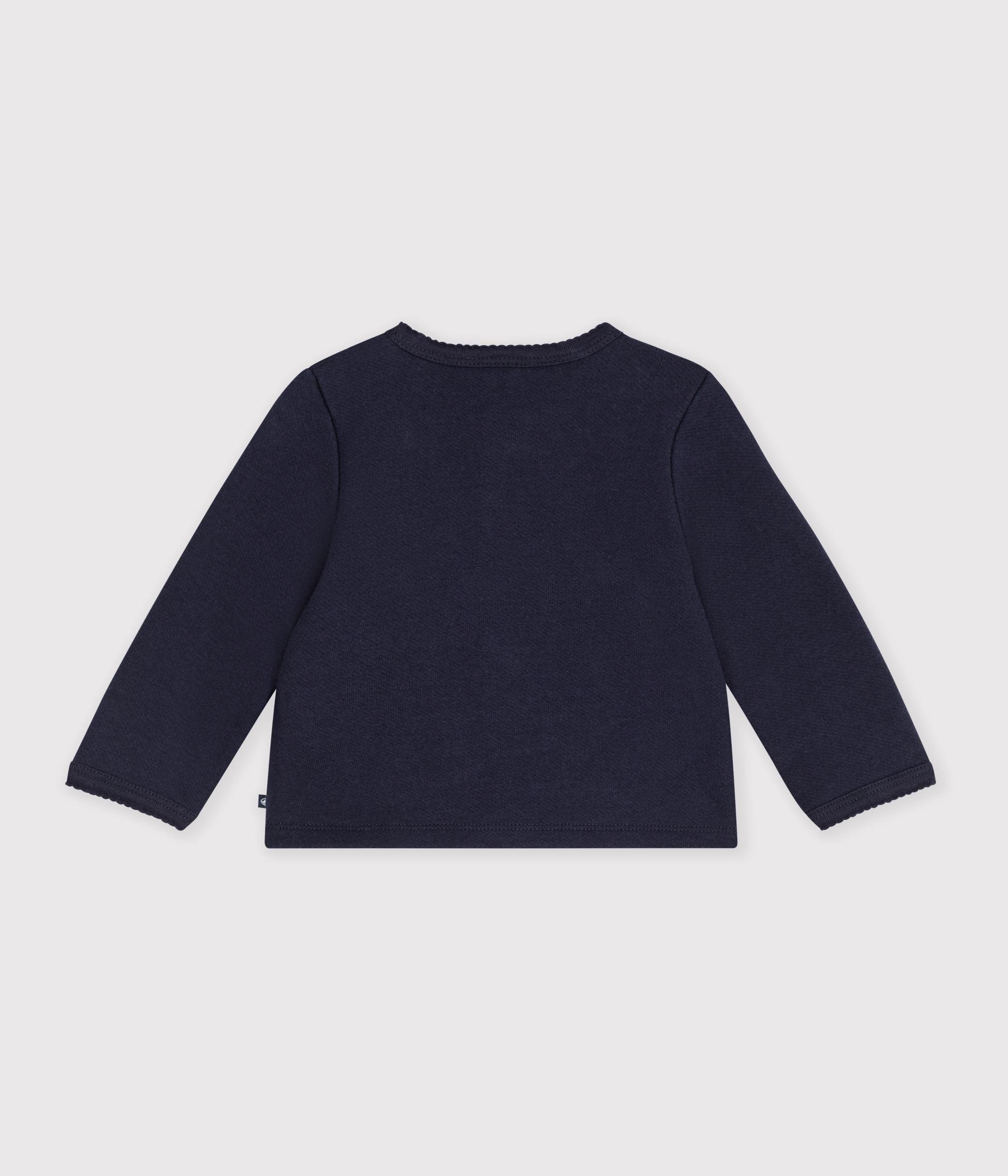 cardigan-bébé-en-coton-uni-et-badge-coeur
