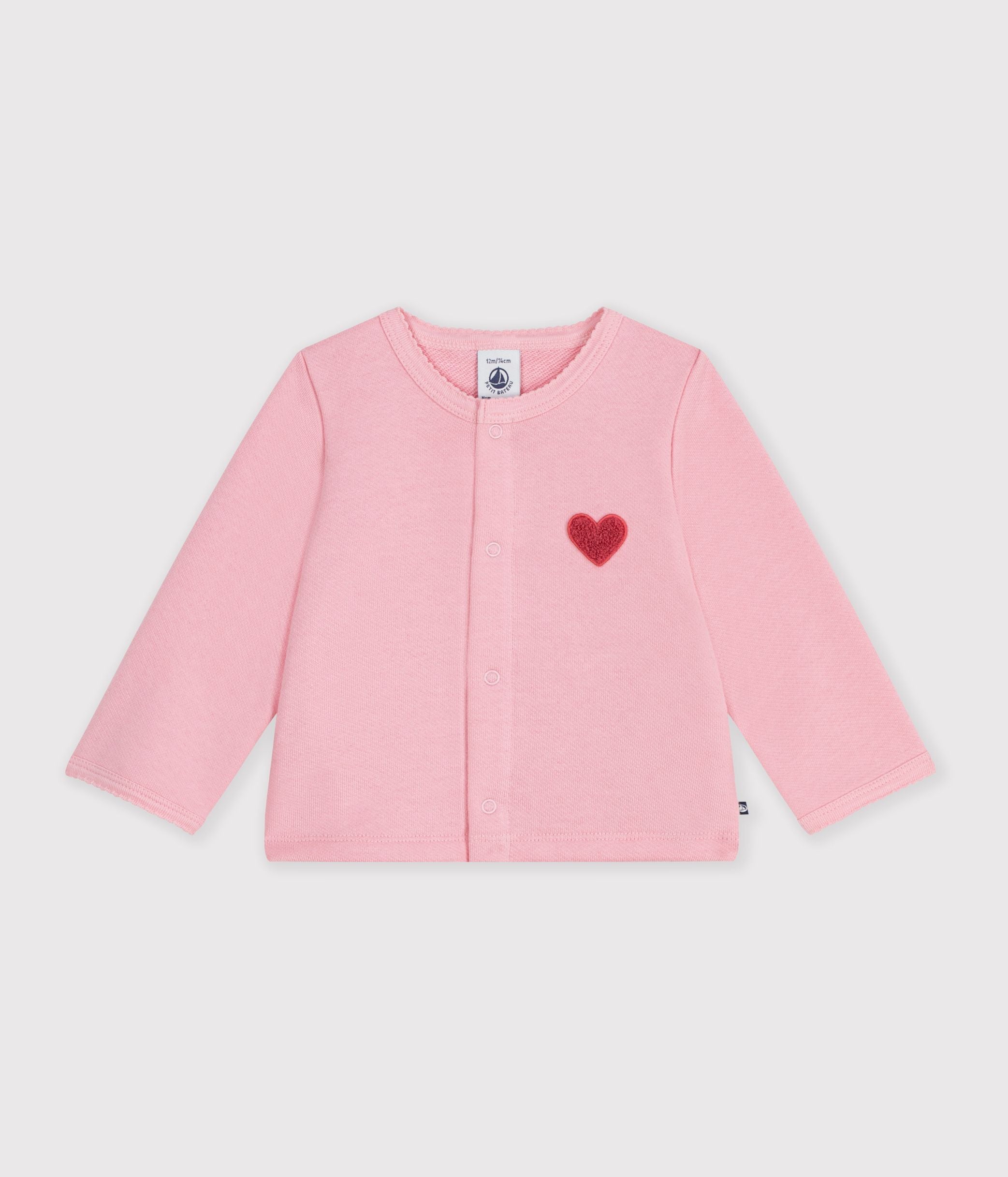 cardigan-bébé-en-coton-uni-et-badge-coeur