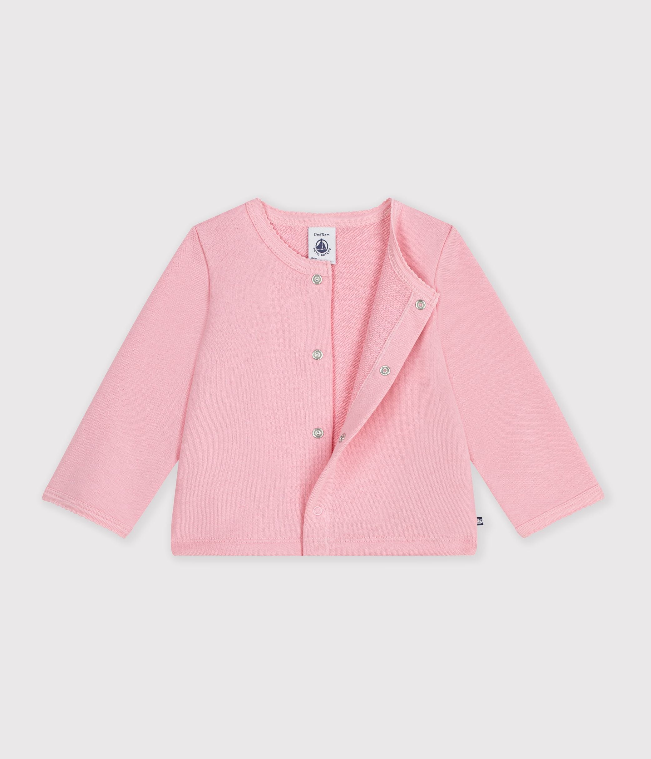 cardigan-bébé-en-coton-uni-et-badge-coeur