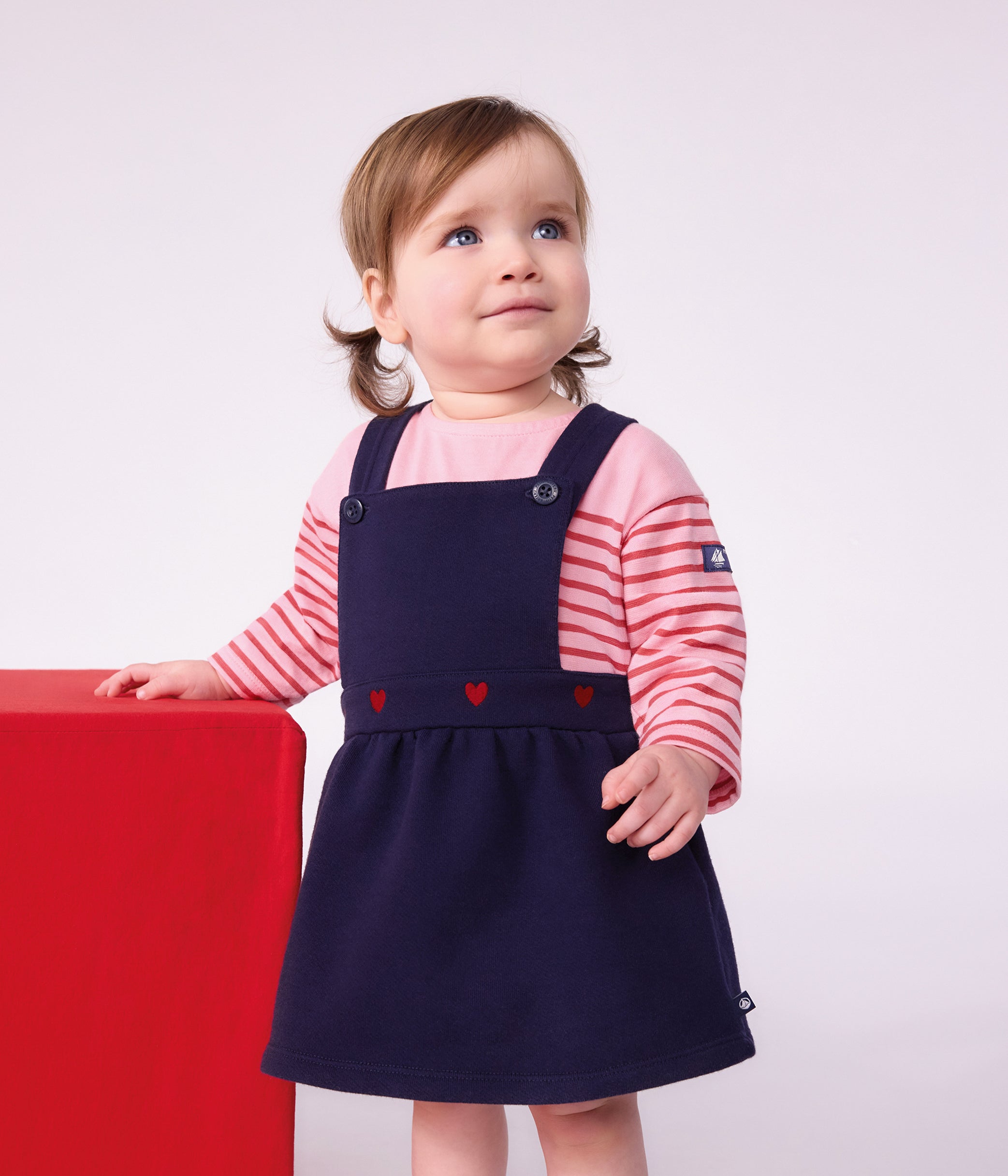 robe-bébé-en-coton-sans-manches-et-broderies-coeurs
