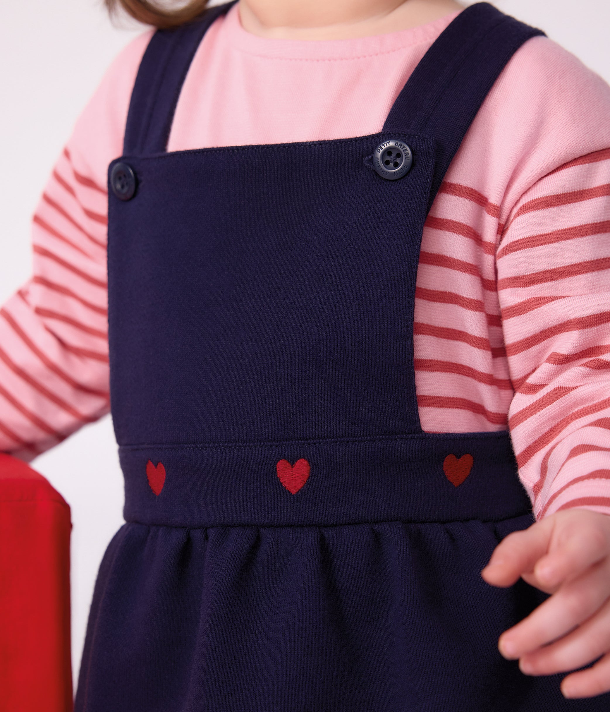 robe-bébé-en-coton-sans-manches-et-broderies-coeurs