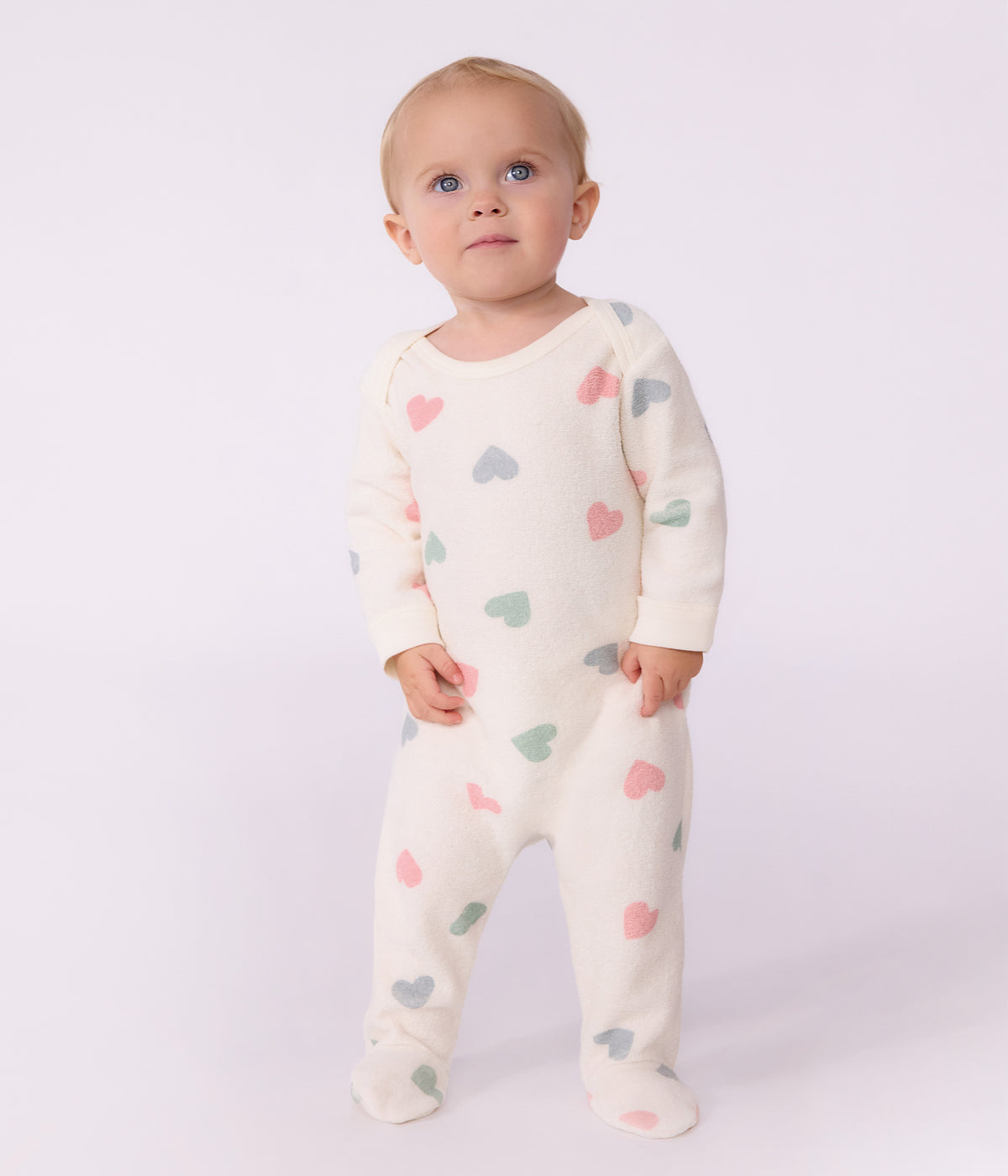 pyjama-bébé-en-coton-éponge-ouverture-sans-pression-imprimé-coeurs