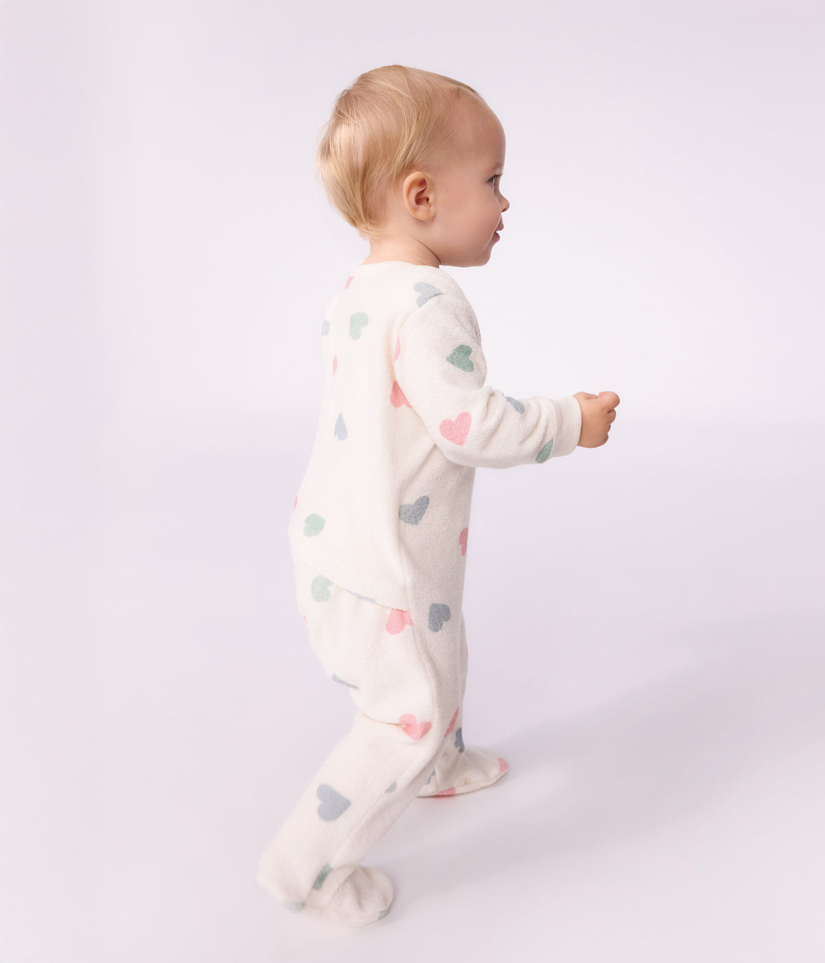 pyjama-bébé-en-coton-éponge-ouverture-sans-pression-imprimé-coeurs