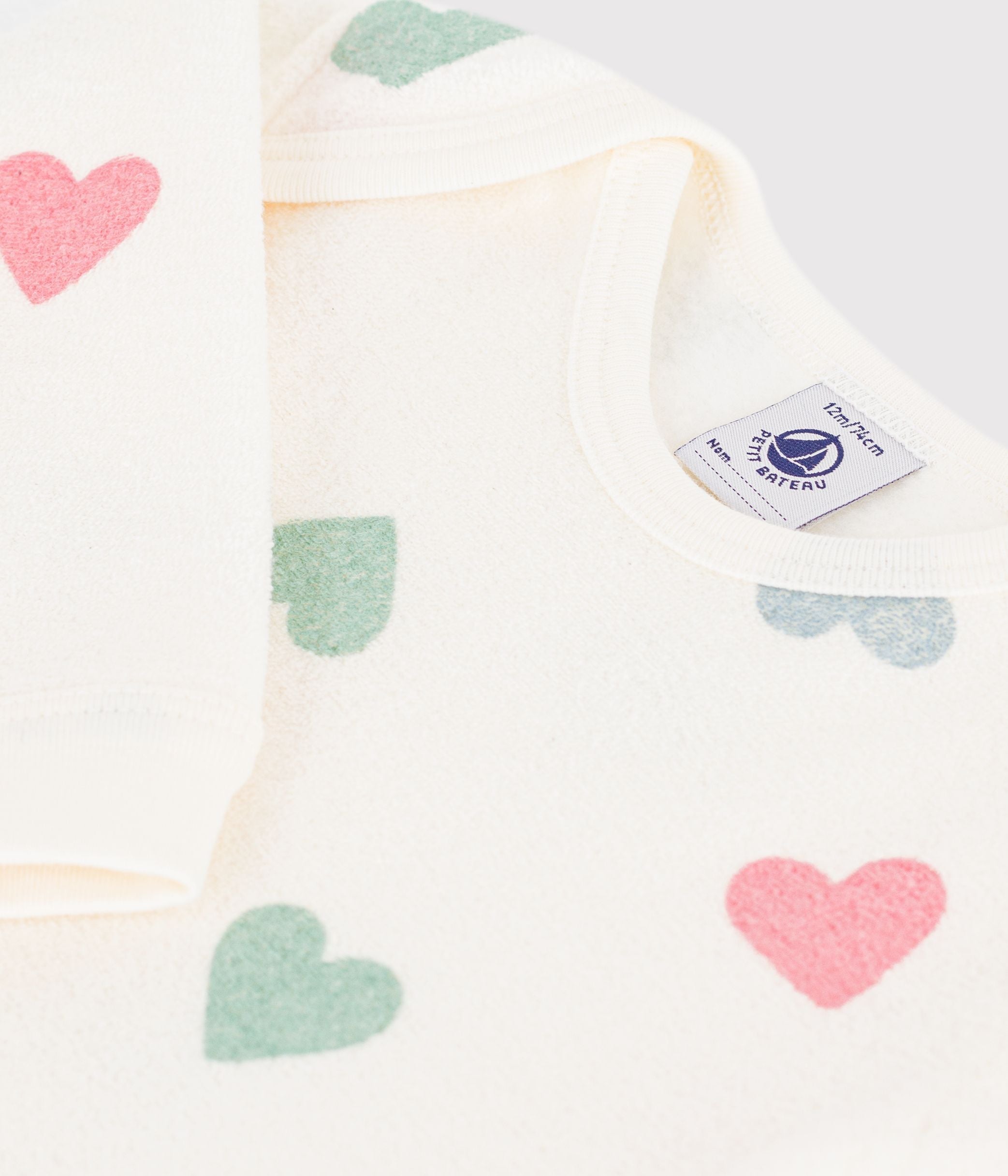pyjama-bébé-en-coton-éponge-ouverture-sans-pression-imprimé-coeurs
