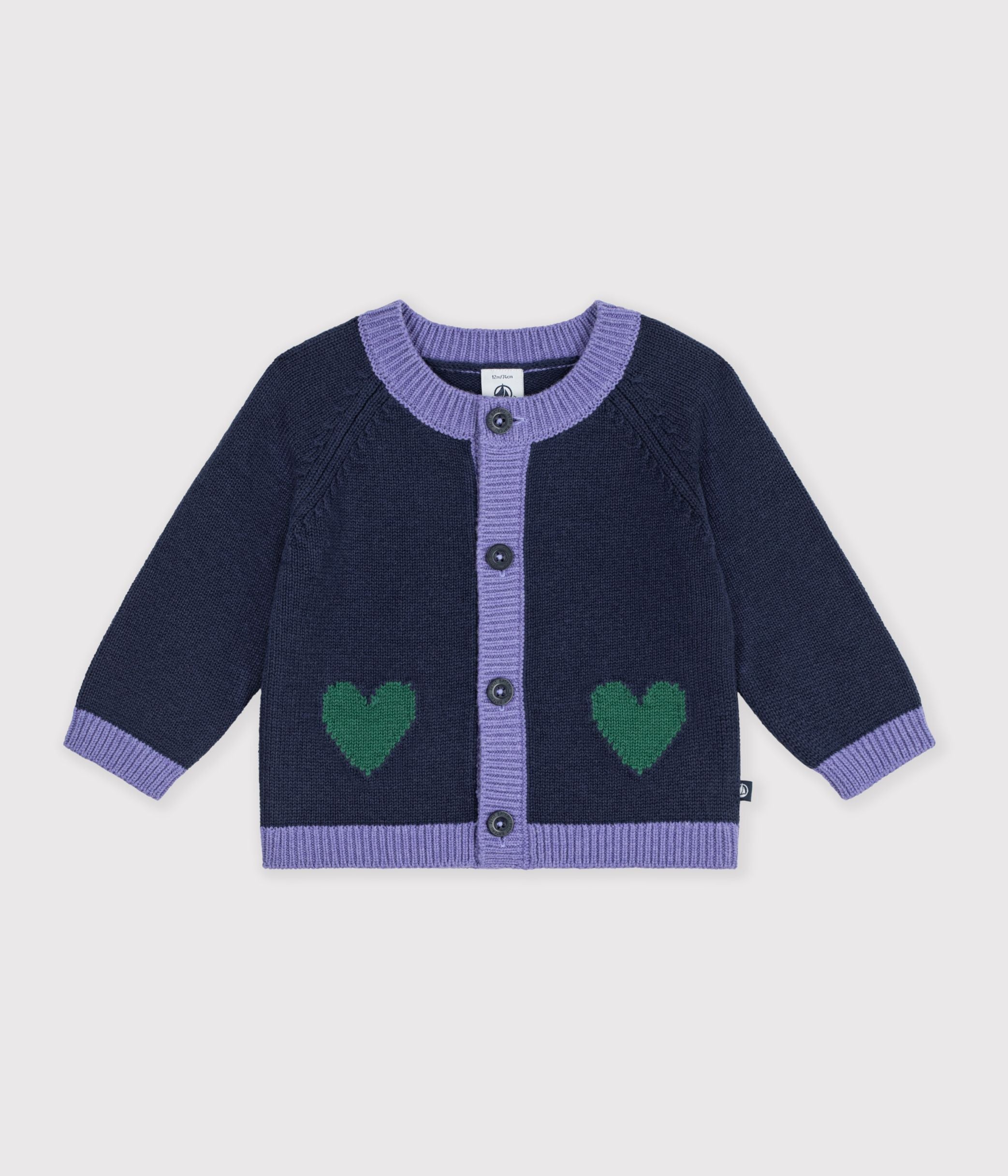 cardigan-bébé-en-tricot-laine-et-coton-et-motifs-jacquards-coeurs