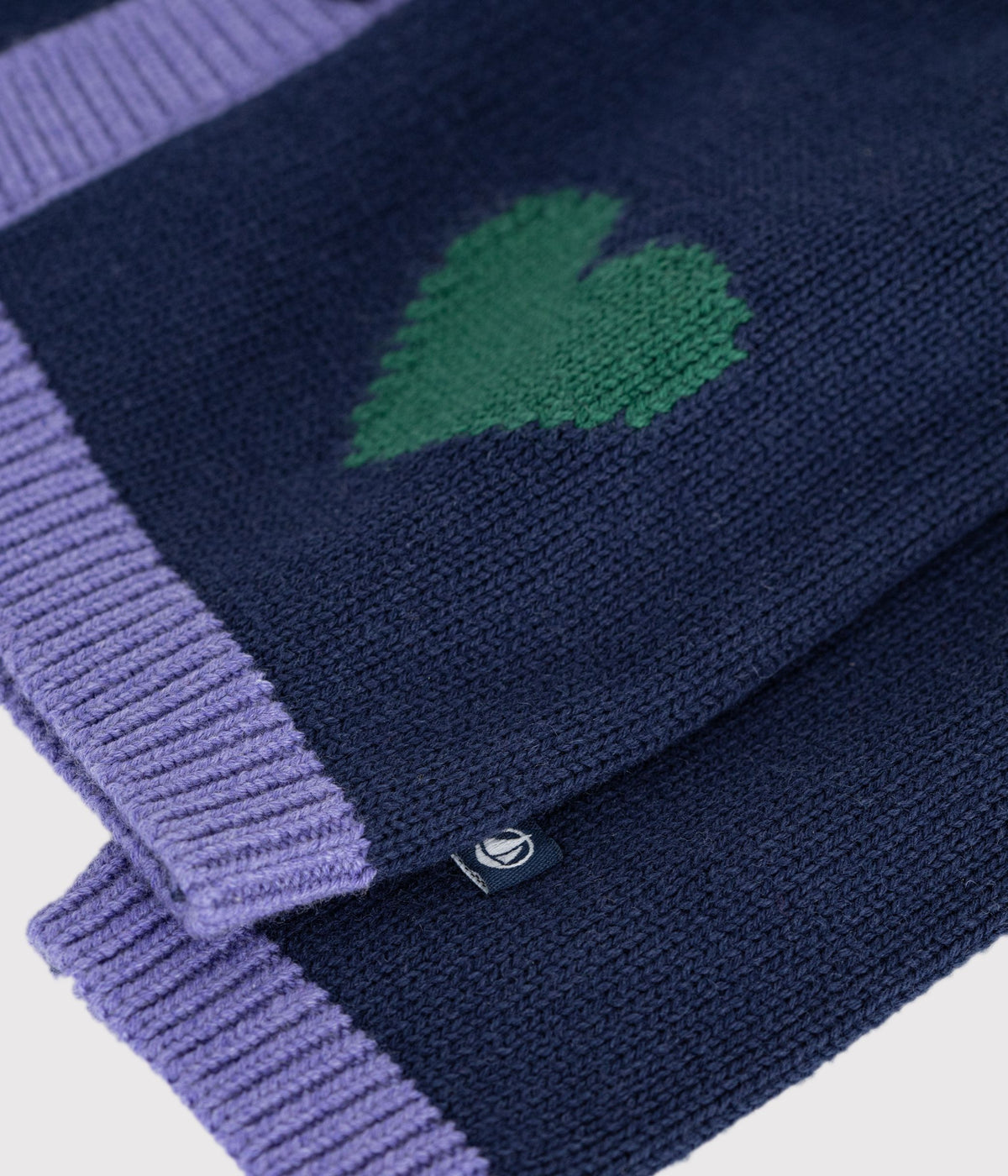 cardigan-bébé-en-tricot-laine-et-coton-et-motifs-jacquards-coeurs