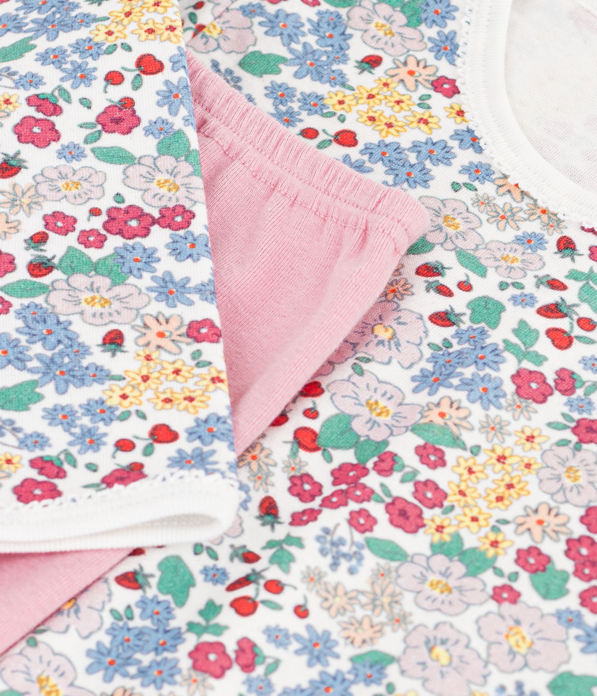 chemise-de-nuit-et-legging-enfant-en-tubique-à-fleurs
