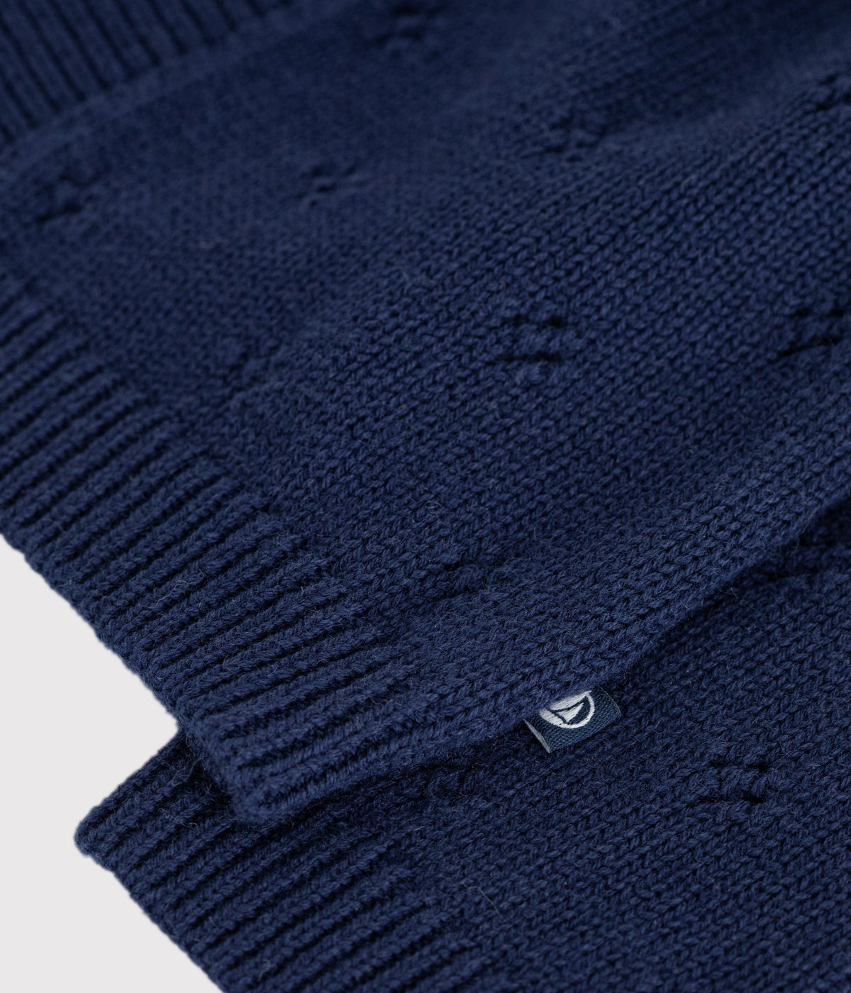 cardigan-bébé-en-tricot-laine-et-coton-uni