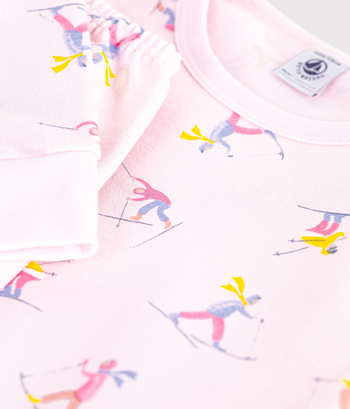 pyjama-enfant-en-molleton-imprimé-skieurs