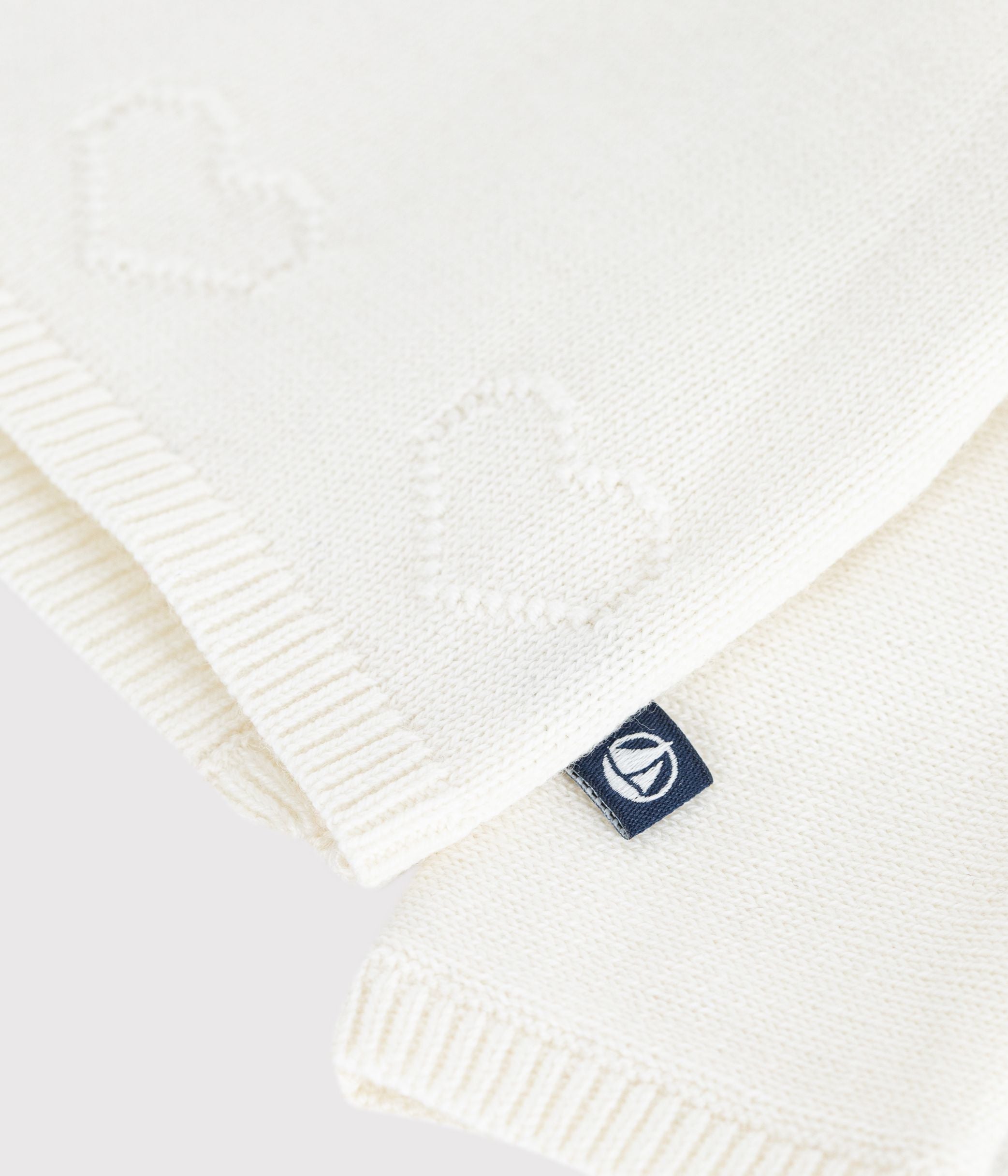 brassière-bébé-cache-coeur-en-tricot-laine-et-coton-ajouré
