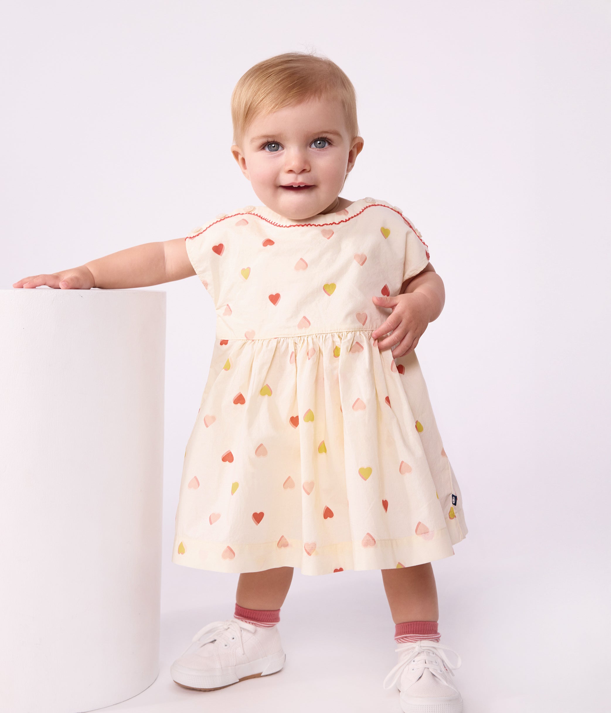 robe-bébé-en-coton-manches-courtes-imprimée-coeurs