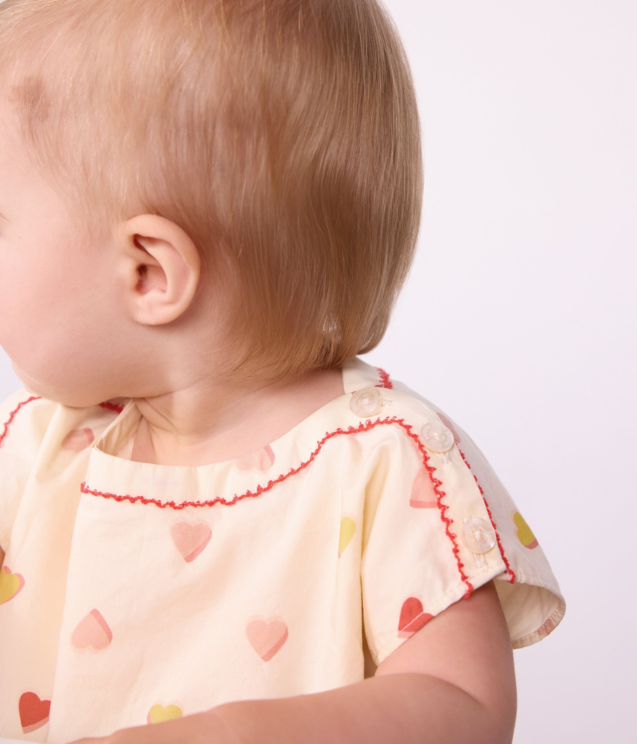 robe-bébé-en-coton-manches-courtes-imprimée-coeurs