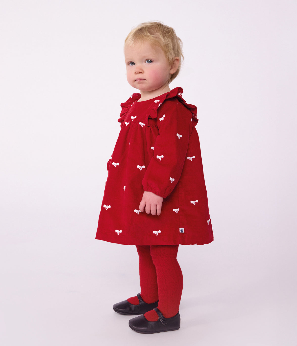 robe-bébé-en-velours-manches-longues-et-broderies-motif-noeuds