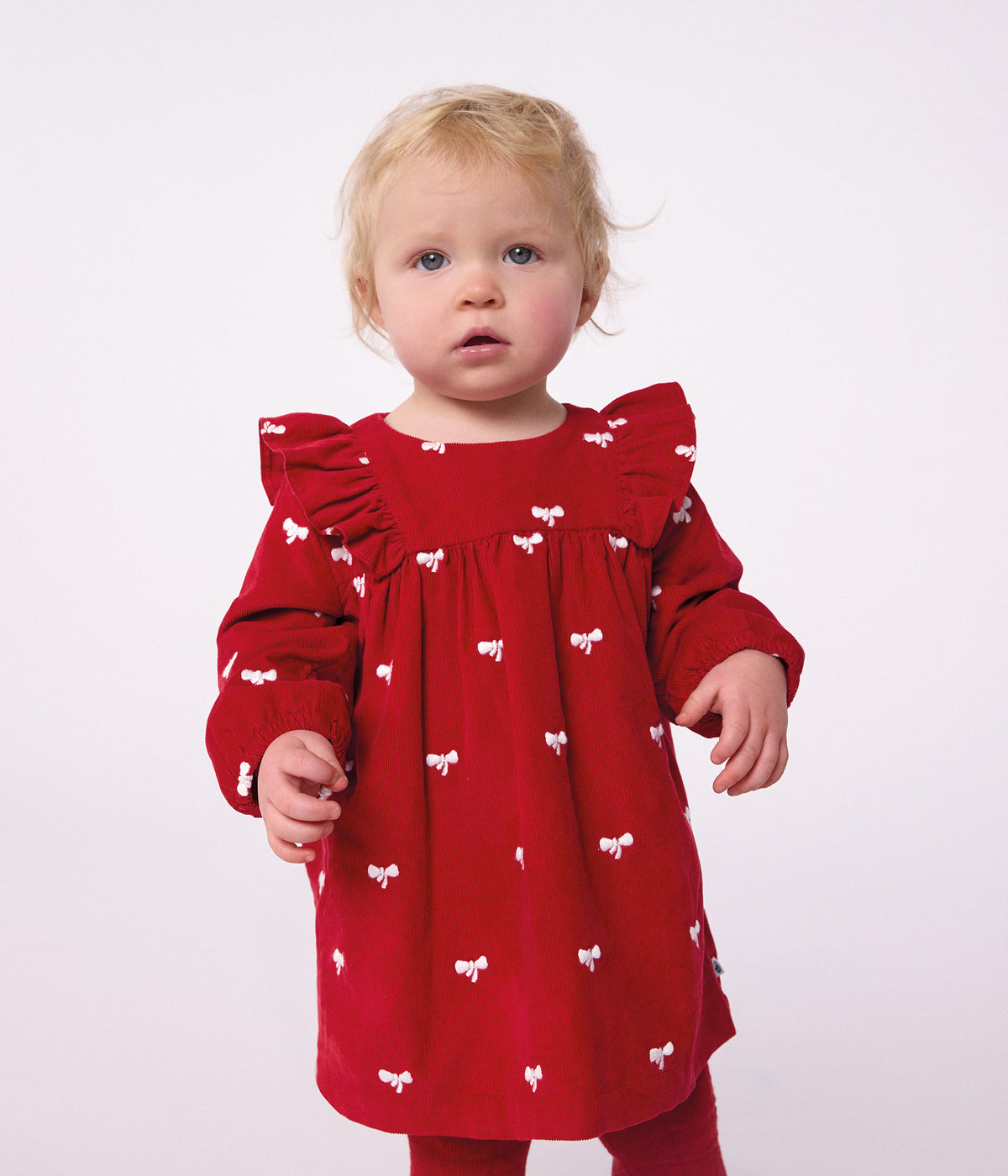 robe-bébé-en-velours-manches-longues-et-broderies-motif-noeuds