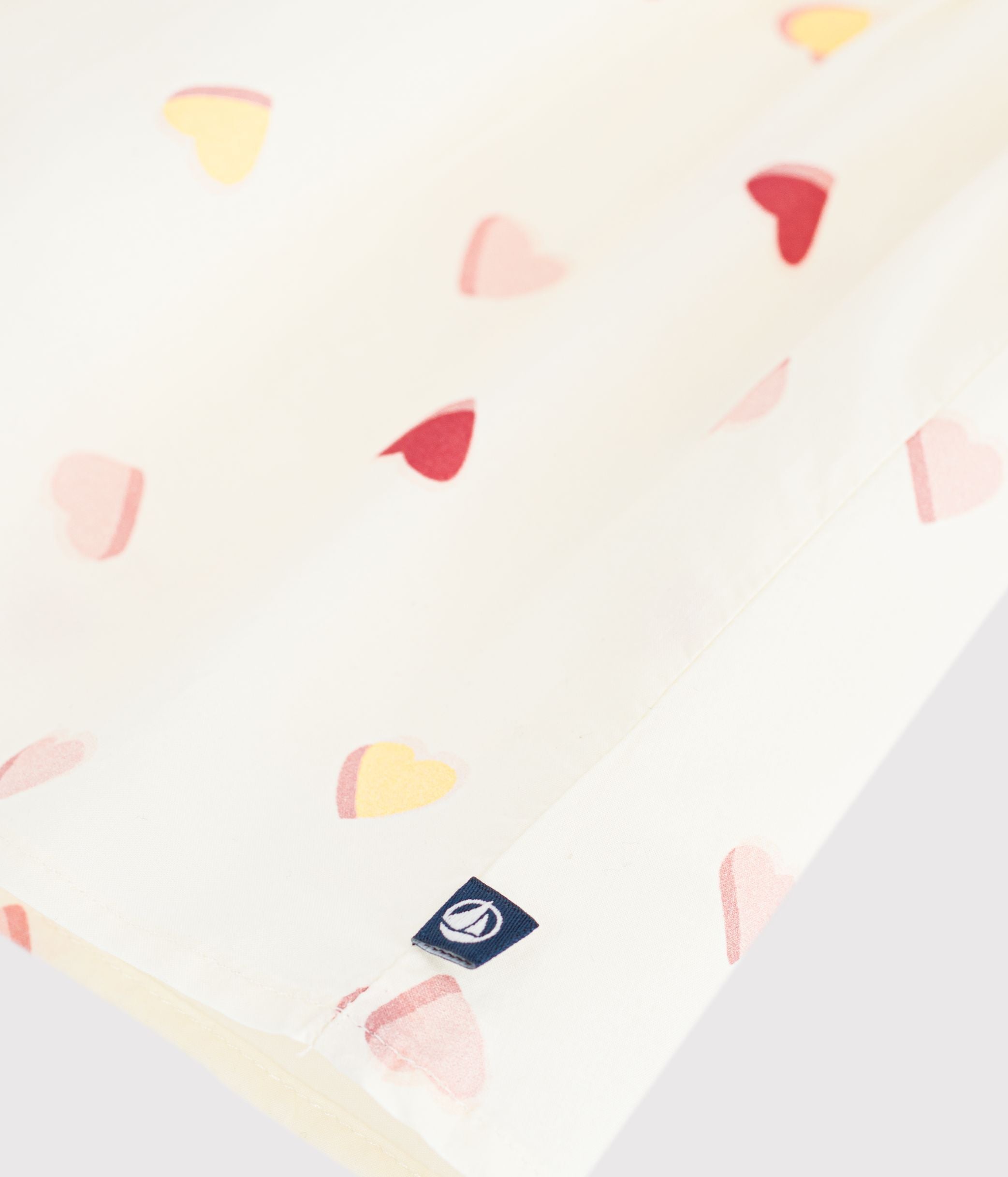 blouse-bébé-en-popeline-de-coton-sans-manches-imprimée-coeurs