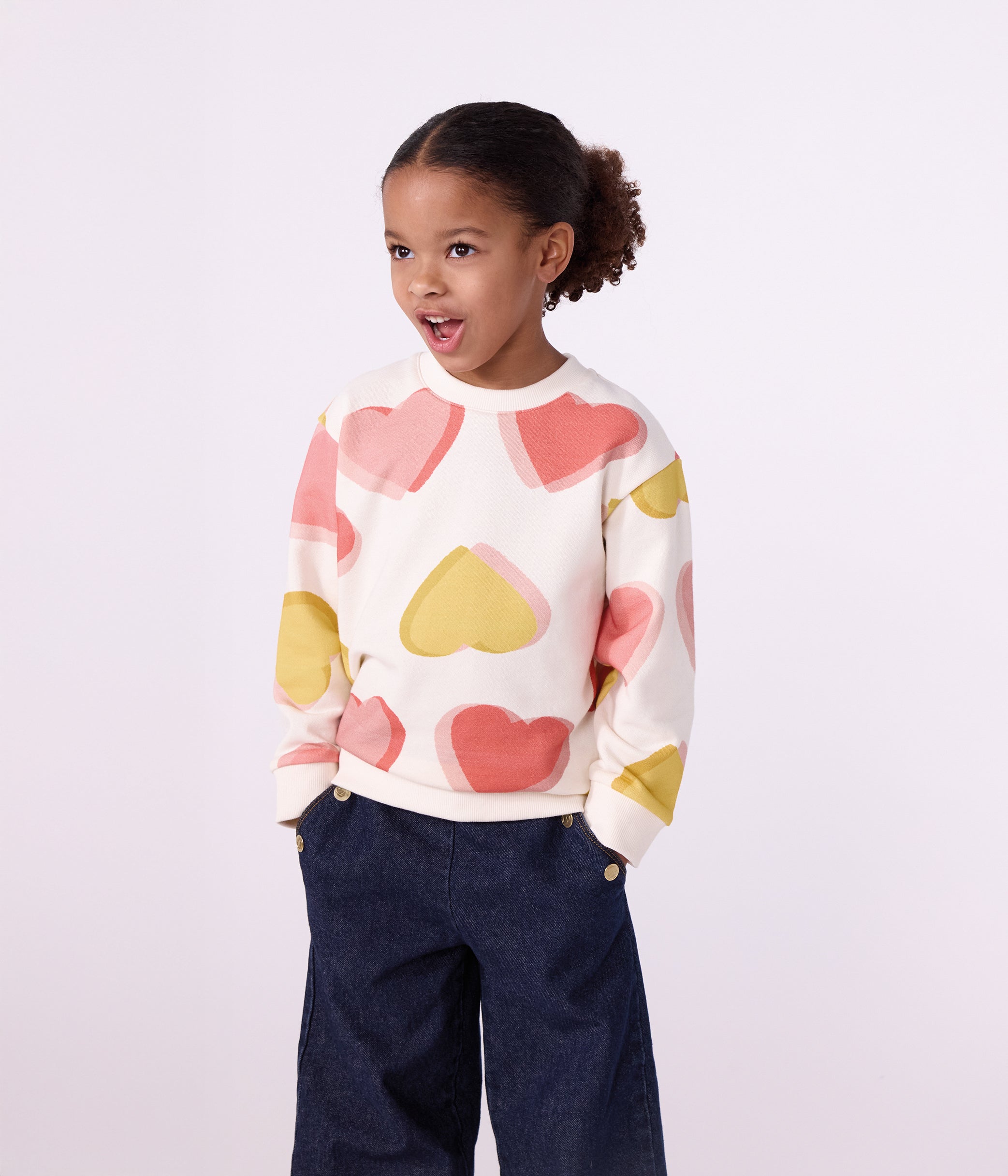 sweatshirt-enfant-en-coton-imprimé-coeurs