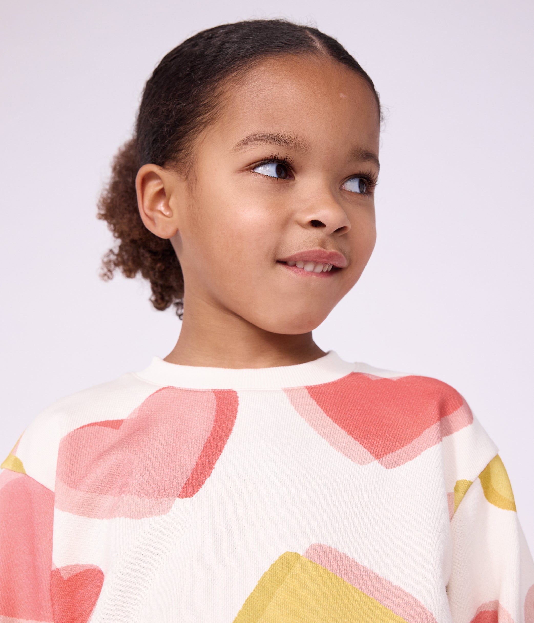 sweatshirt-enfant-en-coton-imprimé-coeurs