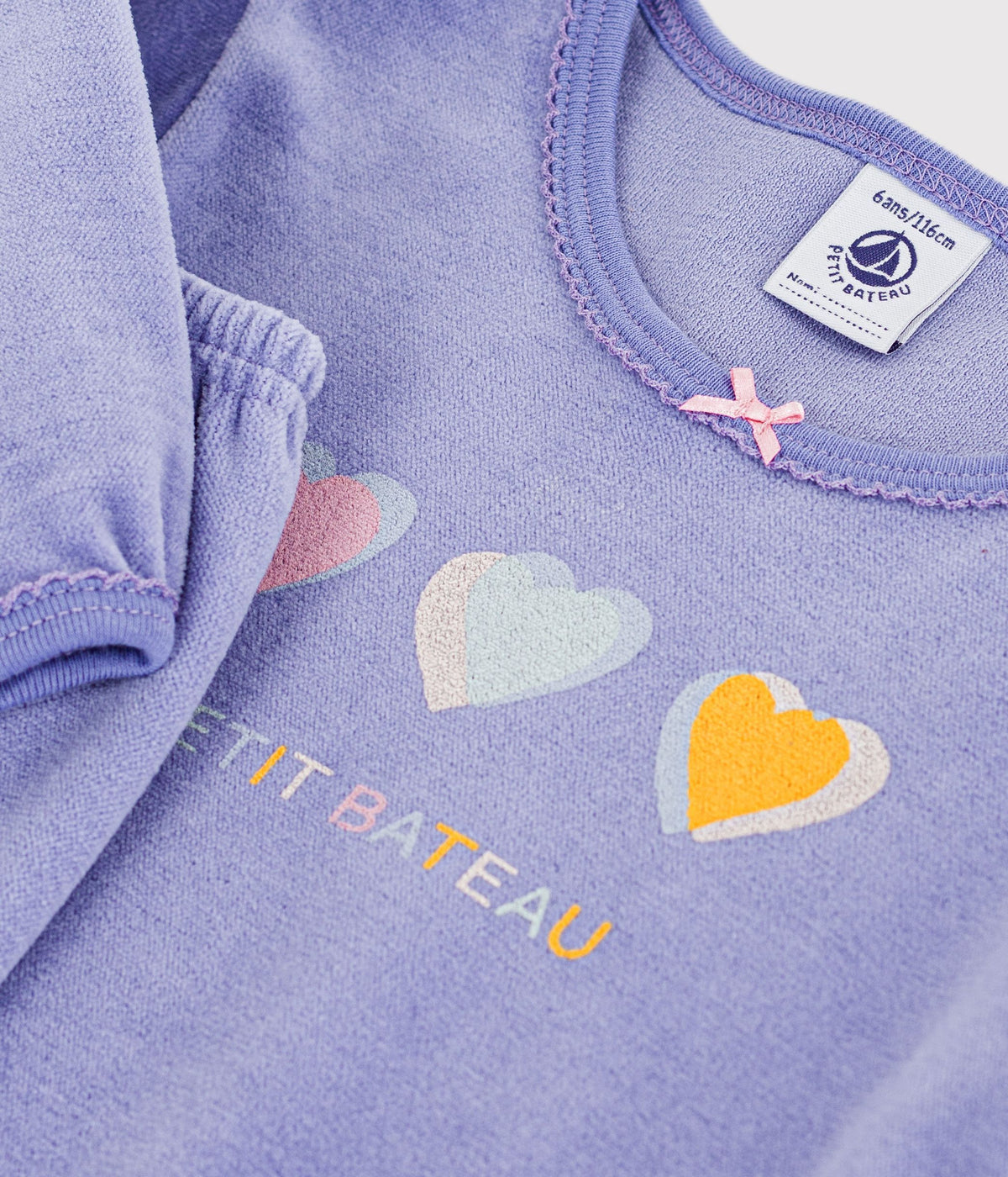 pyjama-enfant-en-velours-à-motif-coeurs