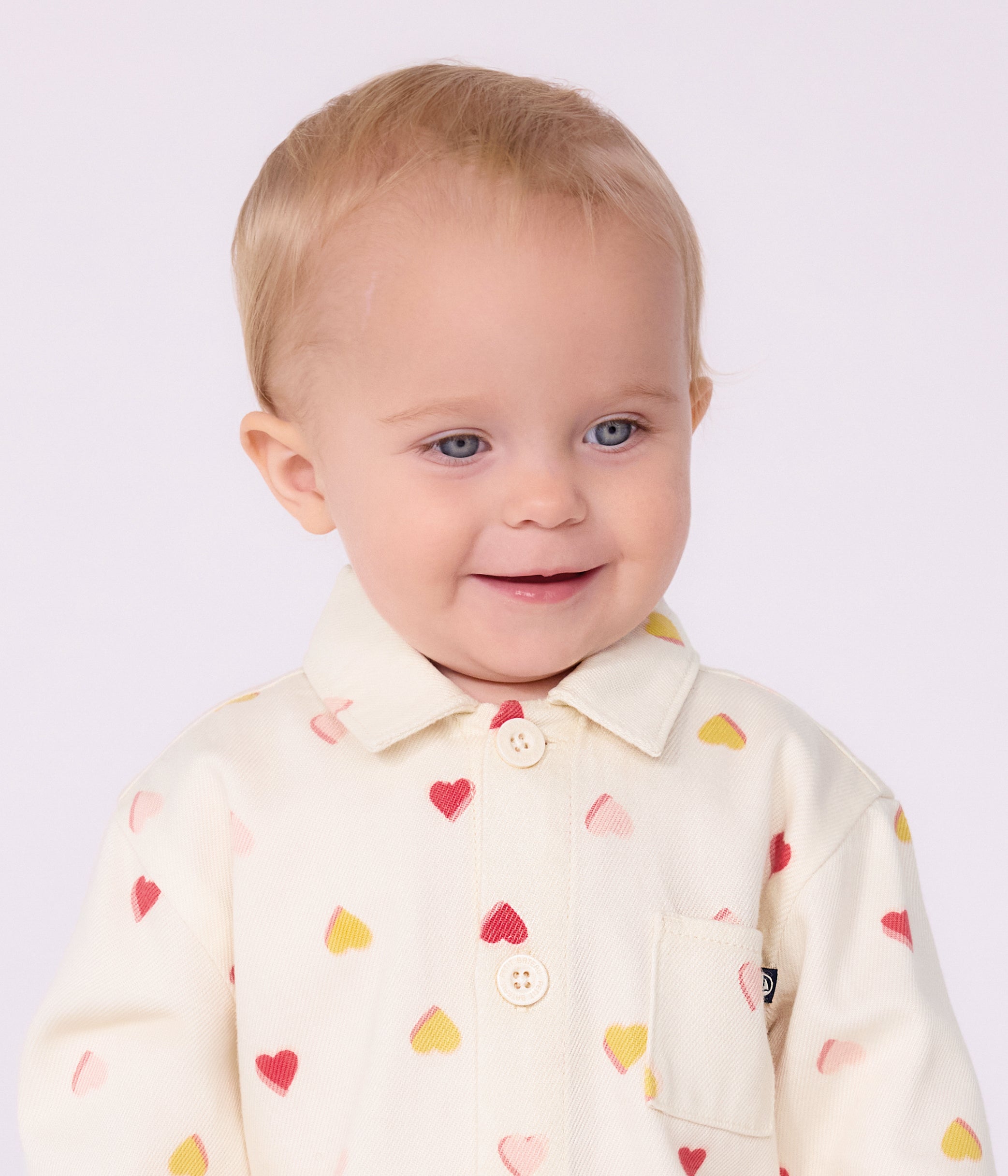 combinaison-longue-bébé-en-coton-imprimé-coeurs