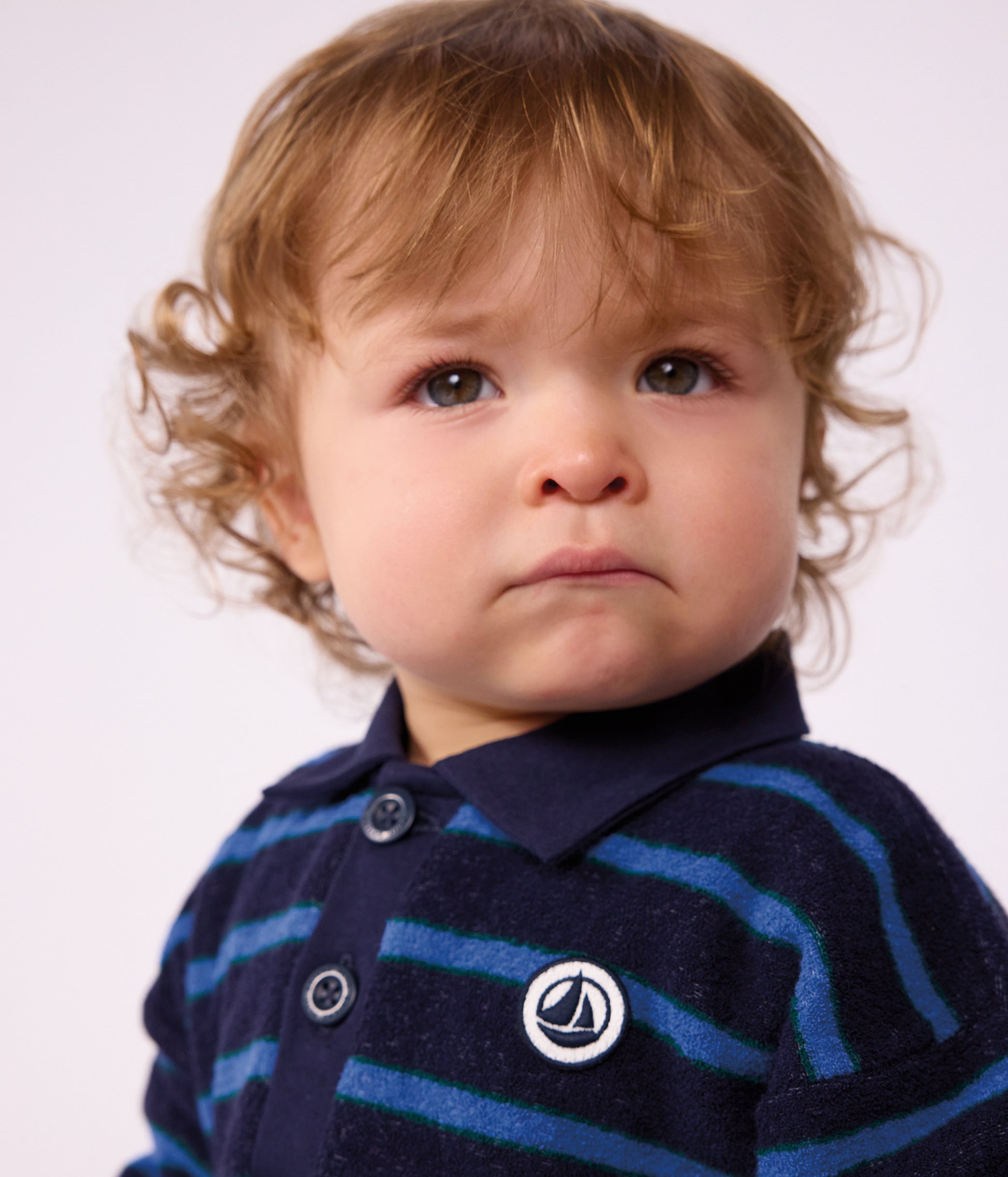 sweatshirt-bébé-en-coton-à-rayures-et-son-col-polo