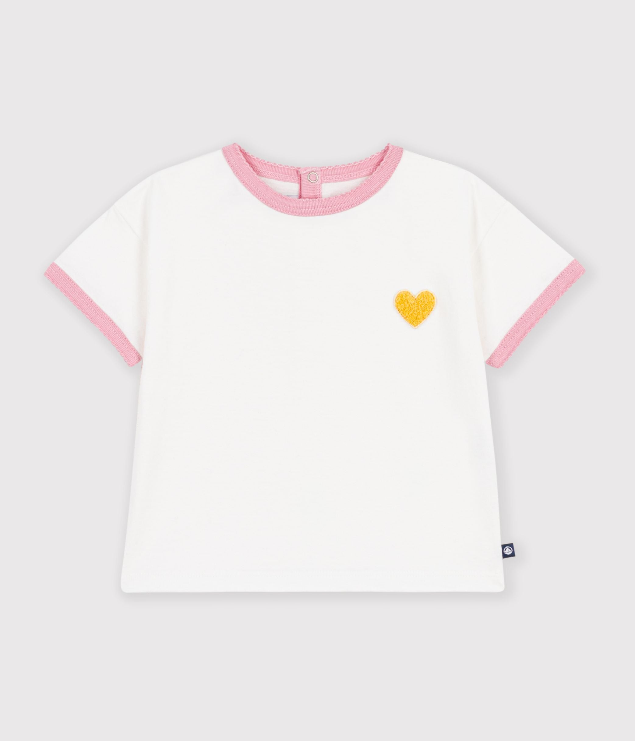 tee-shirt-bébé-en-coton-manches-courtes-uni-et-badge-coeur