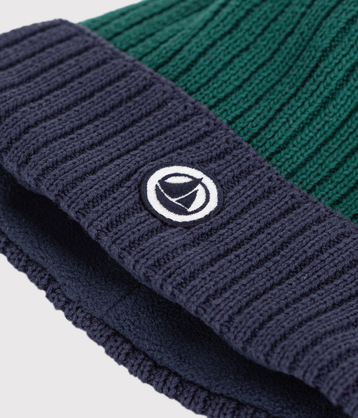bonnet-enfant-en-tricot-bicolore-doublé-polaire