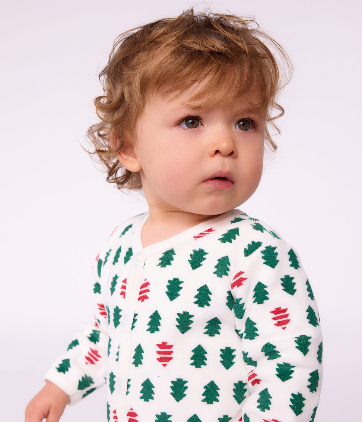 pyjama-bébé-en-velours-imprimé-sapins