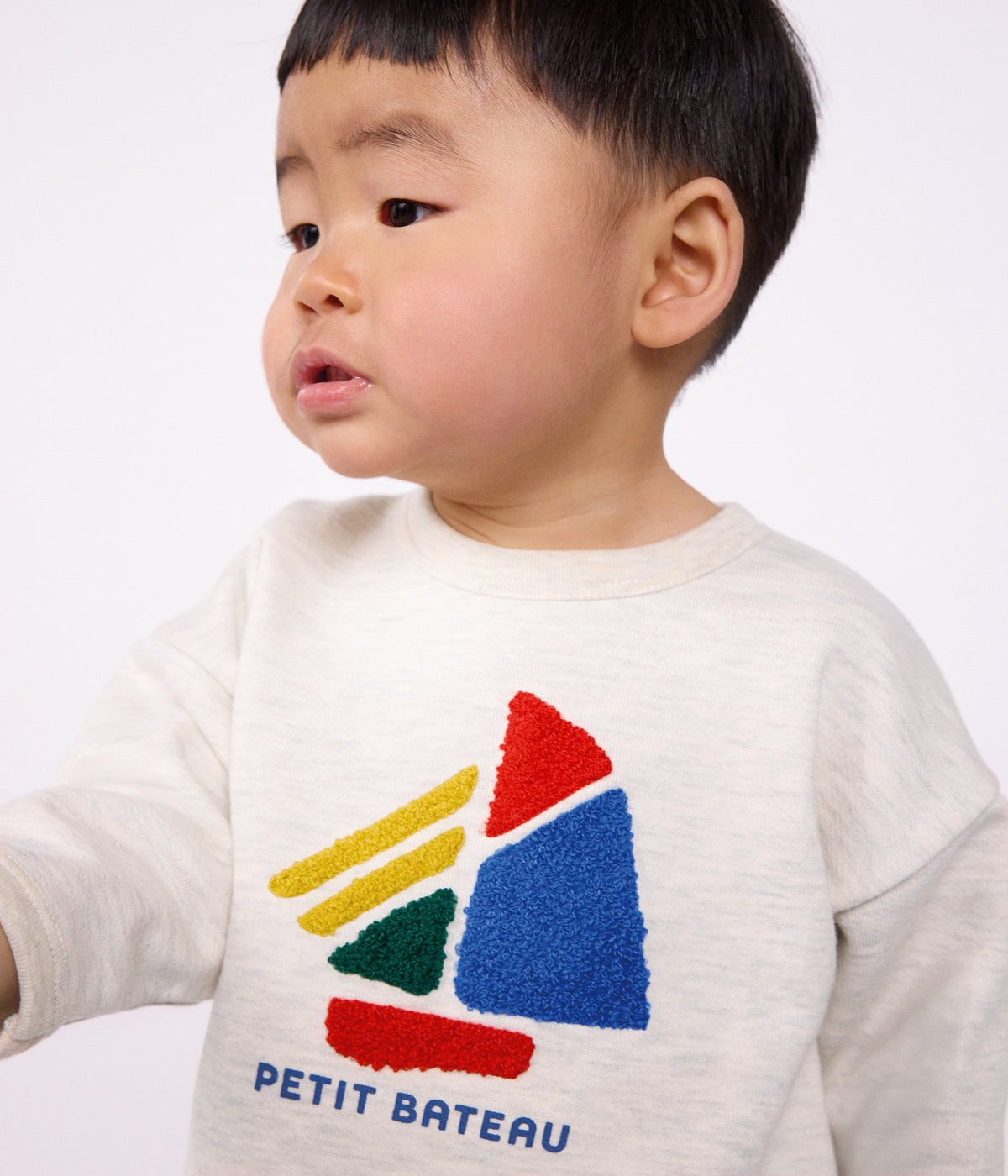sweatshirt-bébé-en-coton-uni-et-motif-bateau